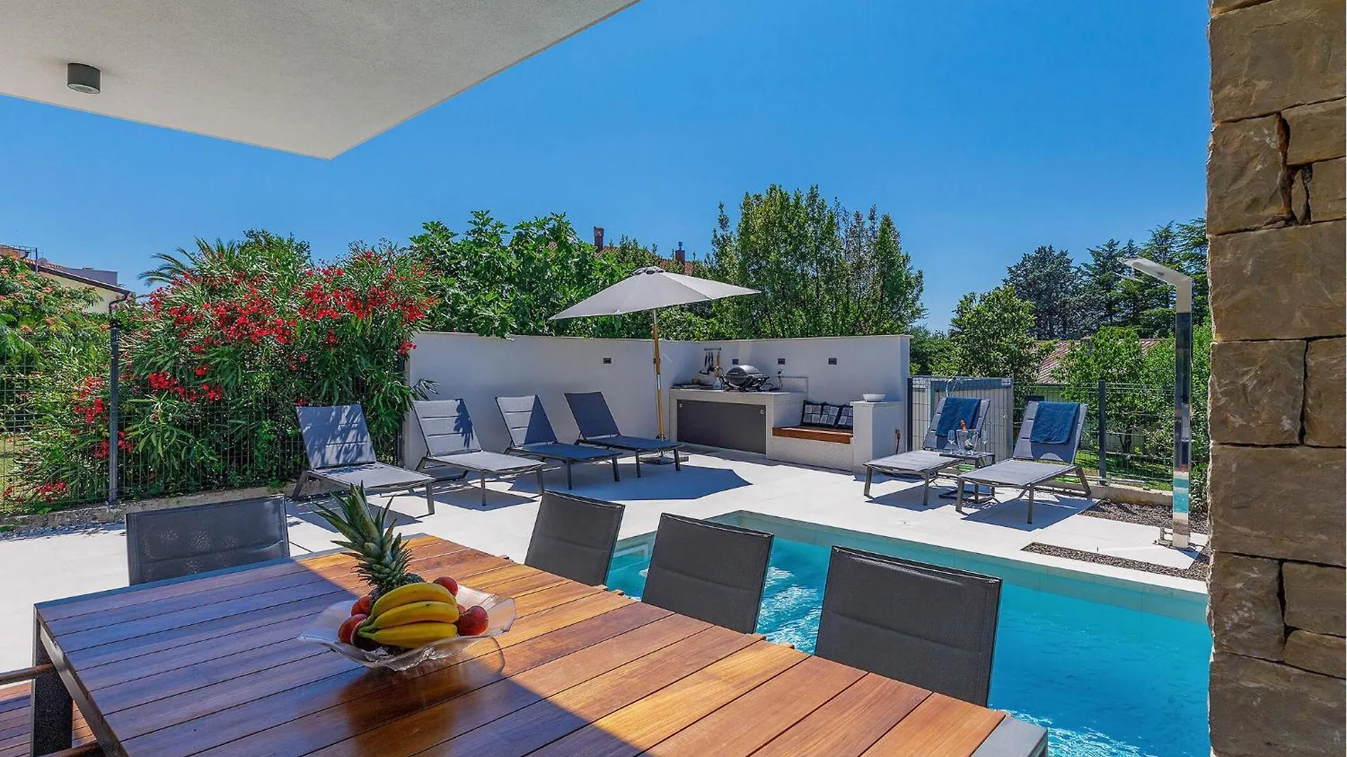 Awesome Home In Basanija With Kitchen Holiday home