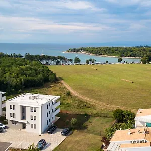 Baden Basanija, Umag-with Sea View, Parking And 300m From The Apartmán