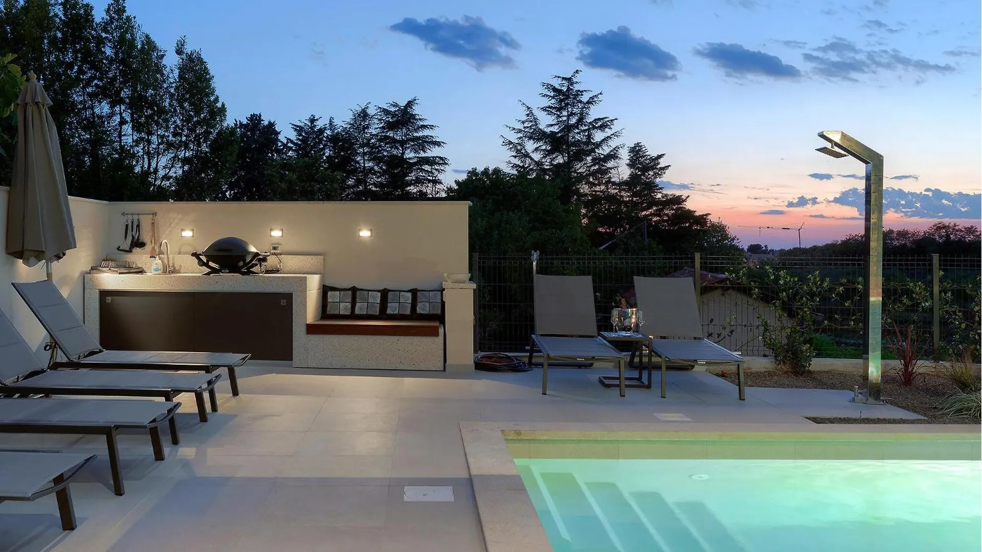 Awesome Home In Basanija With Kitchen 0*,